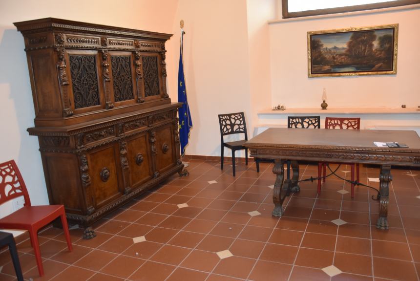 Mobili antichi a Palazzo Ducale: prima la diffida, ora la replica di Antonio Di Pardo