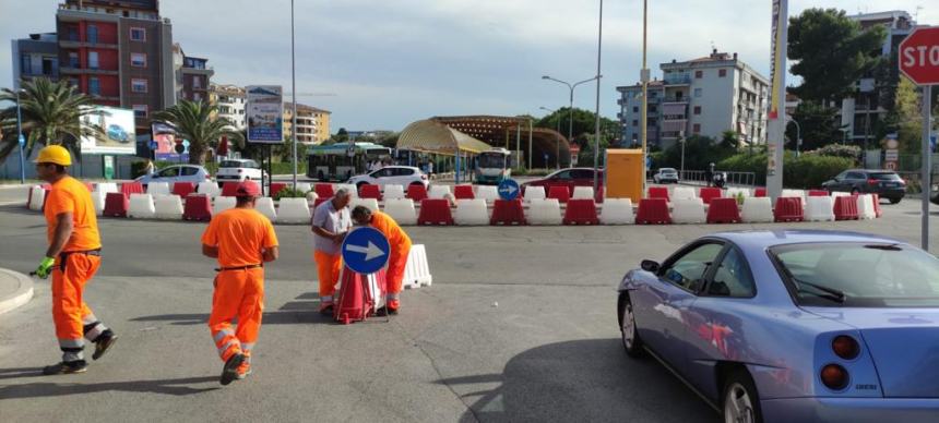 Rotatoria al Terminal bus di via Martiri della Resistenza