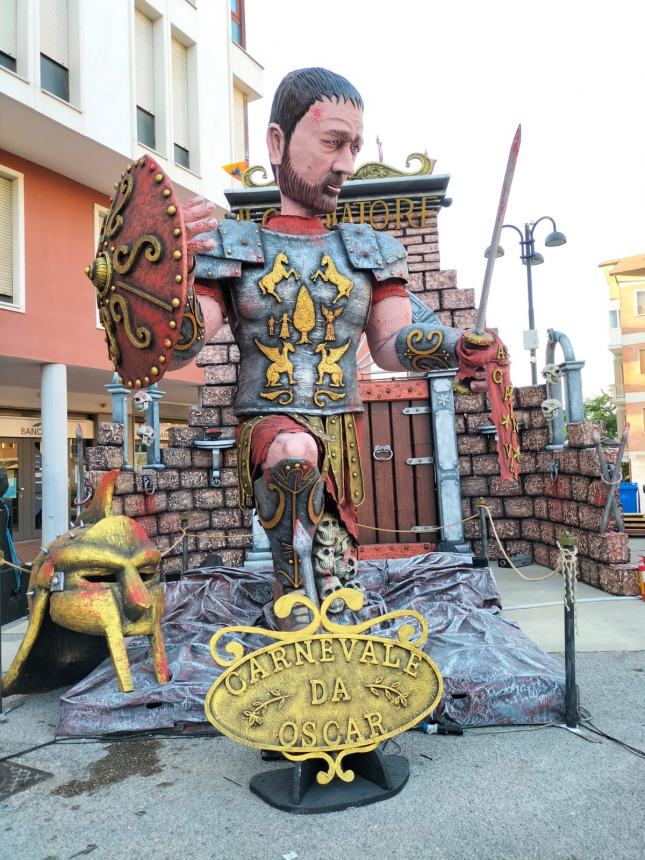 Carnevale da Oscar: la sfilata estiva dei carri allegorici a Larino