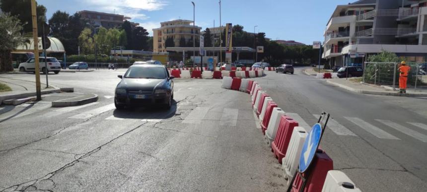 Rotatoria al Terminal bus di via Martiri della Resistenza