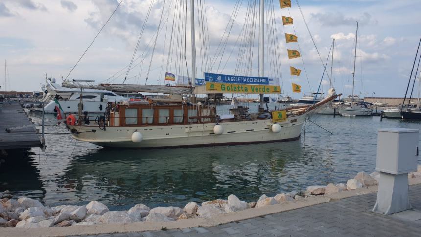 Goletta Verde al porto di Termoli