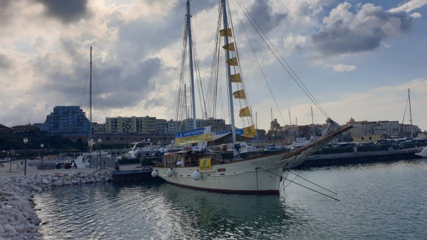 Goletta Verde al porto di Termoli