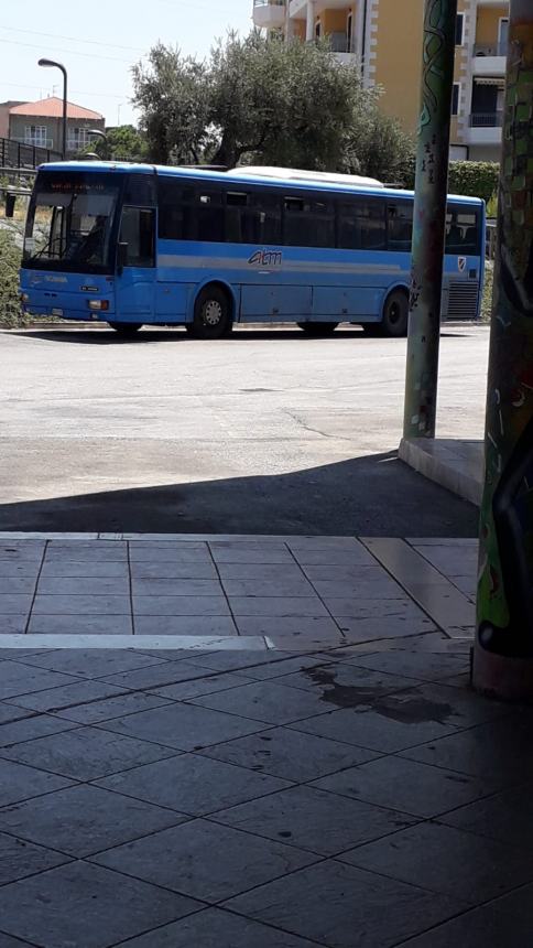 Autobus senza aria condizionata