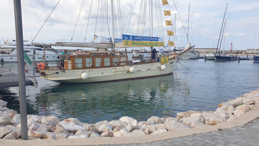 Goletta Verde al porto di Termoli