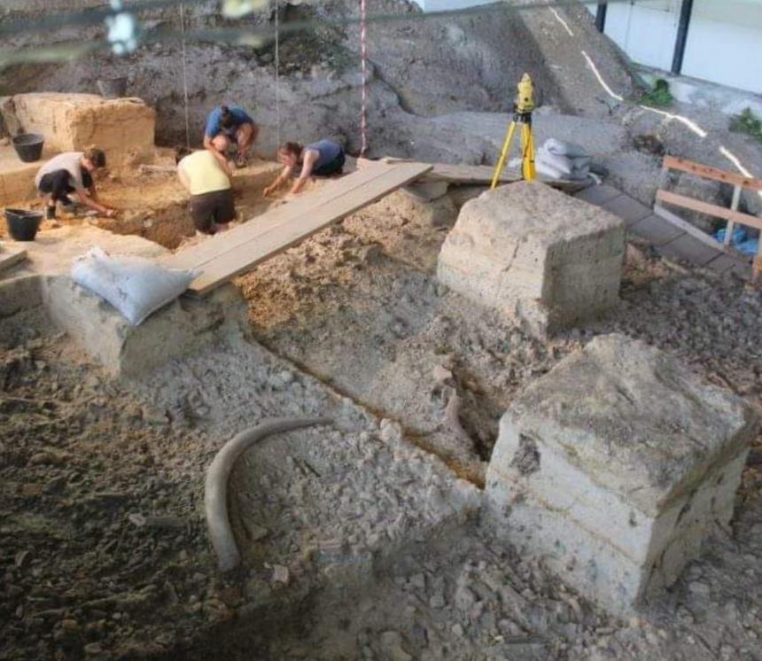 Scavi archeologici nell'insediamento preistorico