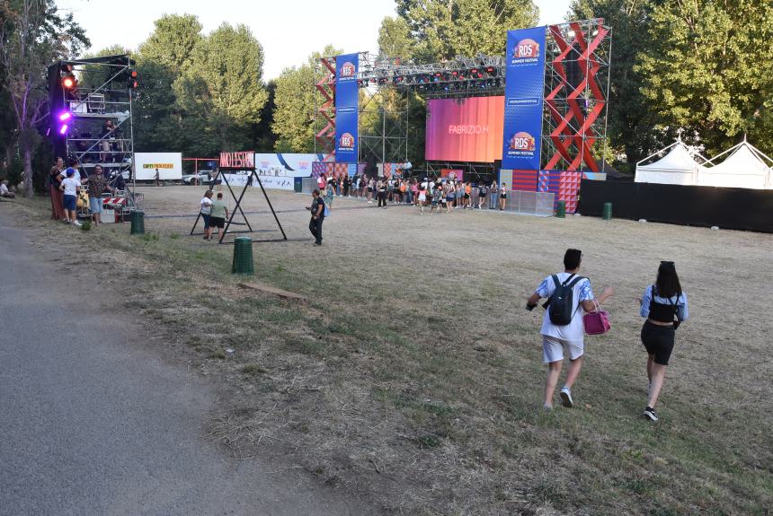 In fila dal pomeriggio, "Rds Summer Festival" parte col botto