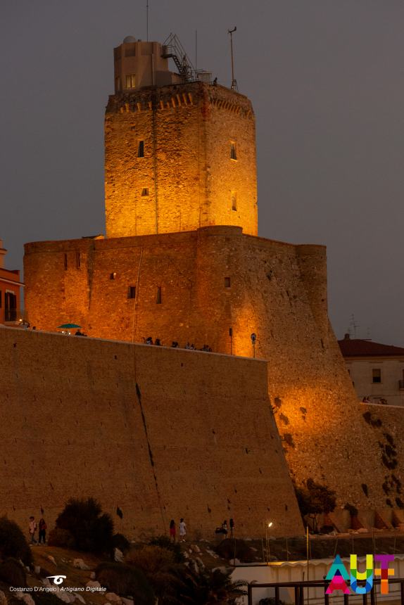 Poesia e filosofia al tramonto sul trabucco di Celestino