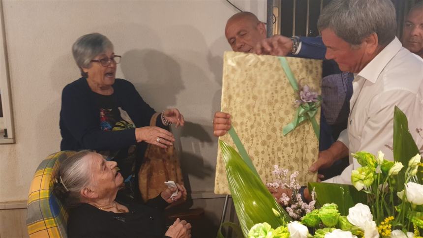 100 anni di zia Isolina: i festeggiamenti