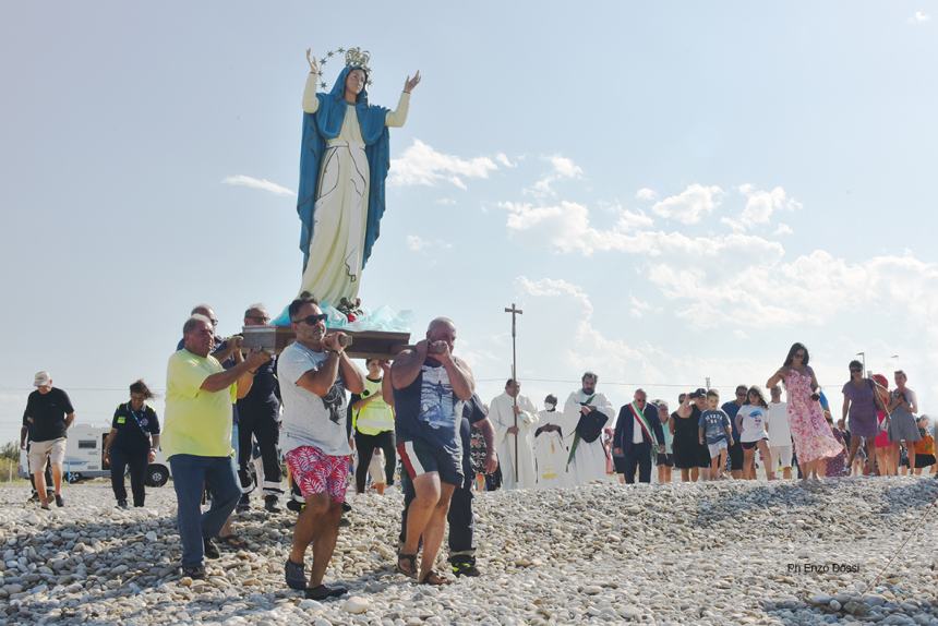 Dopo diversi anni la Madonna dell’Assunta torna in mare a Casalbordino