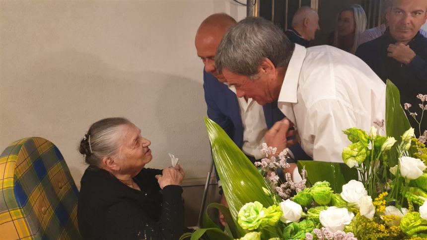 100 anni di zia Isolina: i festeggiamenti