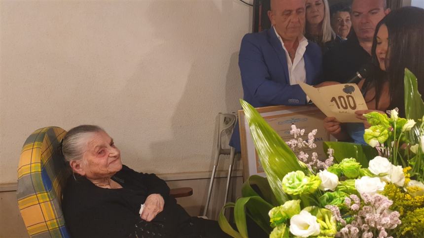 100 anni di zia Isolina: i festeggiamenti