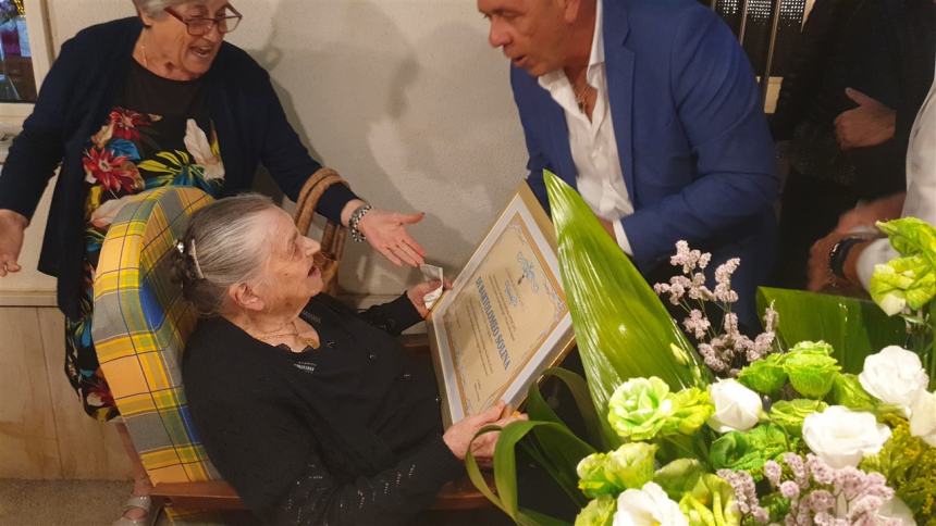 100 anni di zia Isolina: i festeggiamenti