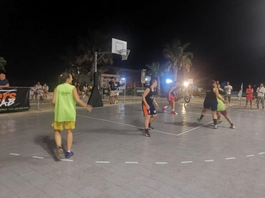 Street basket impazza sul lungomare: 41 squadre al memorial Michele Guardascione