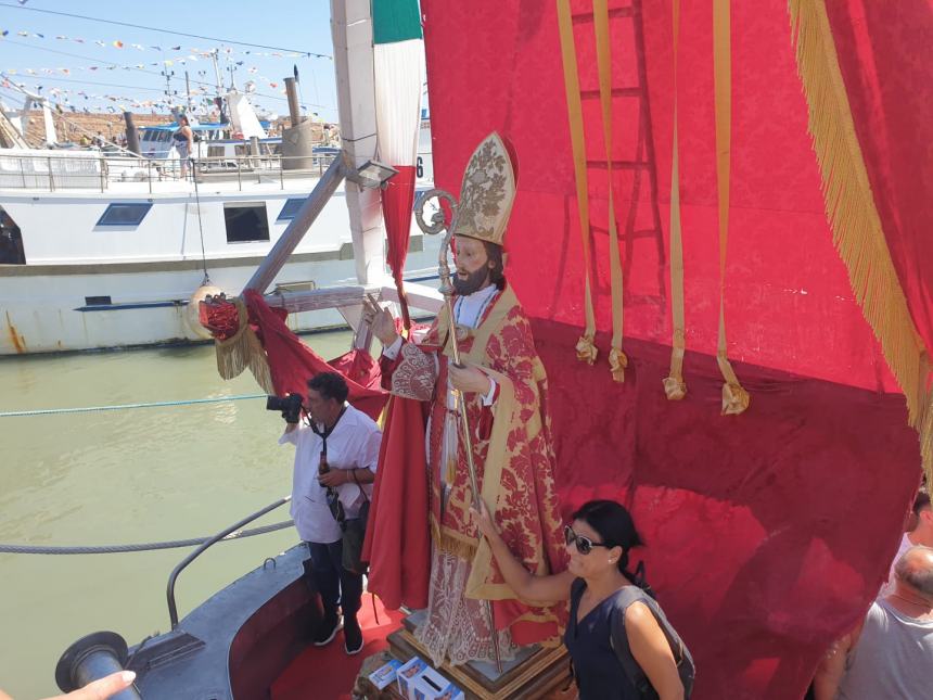 La processione in mare per San Basso