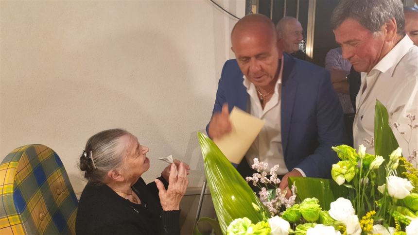 100 anni di zia Isolina: i festeggiamenti