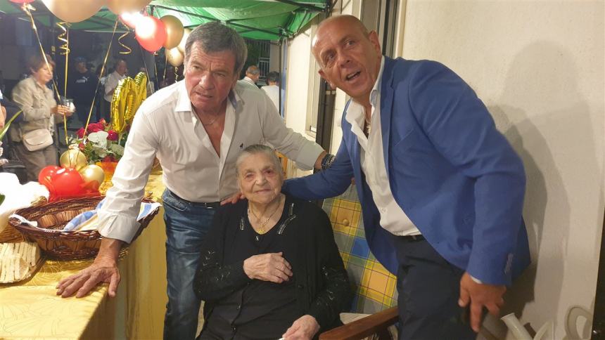 100 anni di zia Isolina: i festeggiamenti