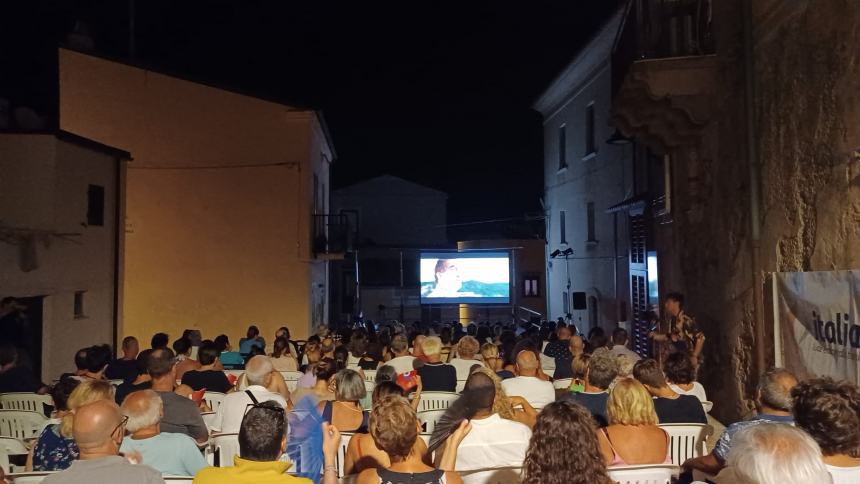 Largo Tornola bacia la prima dell'Alta Marea Film Festival
