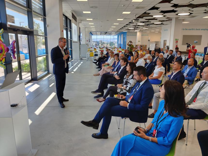 Inaugurato il centro logistico Amazon di San Salvo