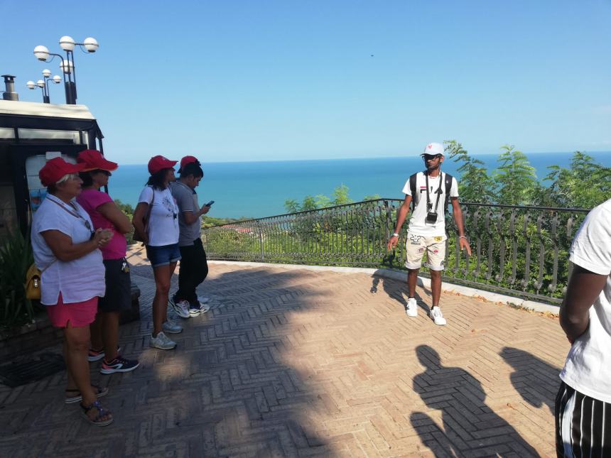 "Guida per un giorno", passeggiata turistica con in ragazzi del progetto Sai