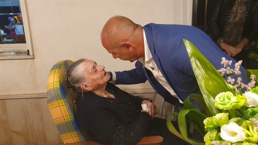 100 anni di zia Isolina: i festeggiamenti