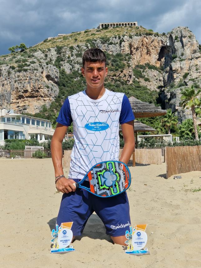 Fenomeno under 16 del beach tennis, Tristano Frattolillo doppio campione del mondo