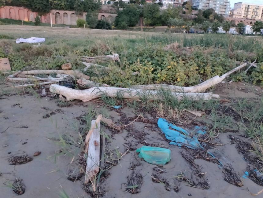 Degrado e rifiuti a Rio Vivo