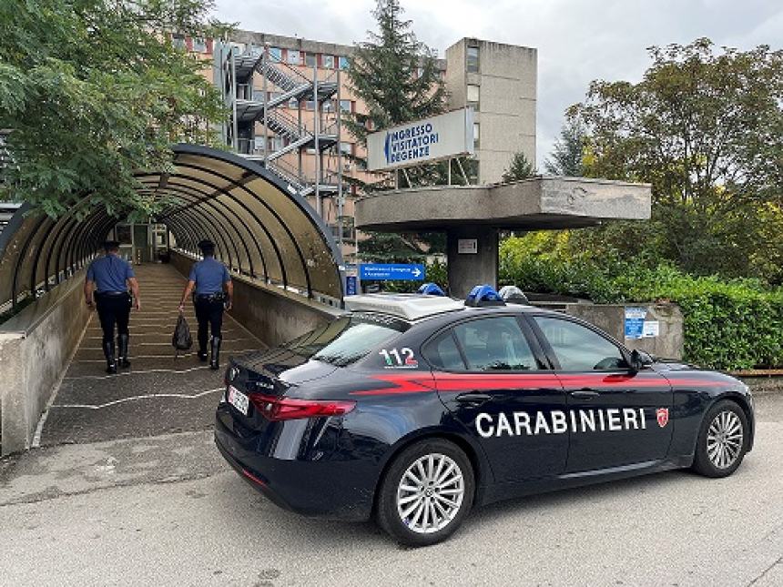 Sola in ospedale, conforto e supporto dai carabinieri