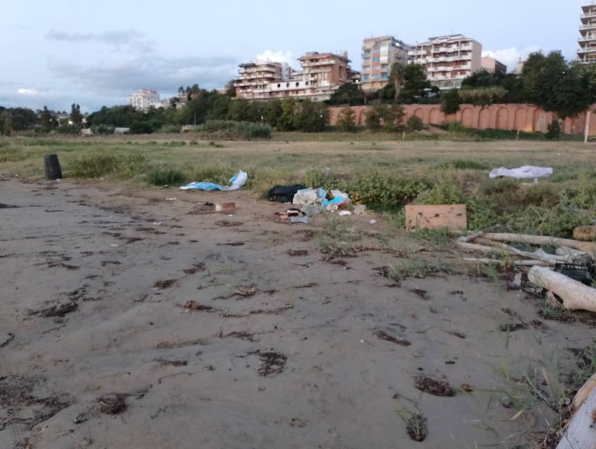 Degrado e rifiuti a Rio Vivo