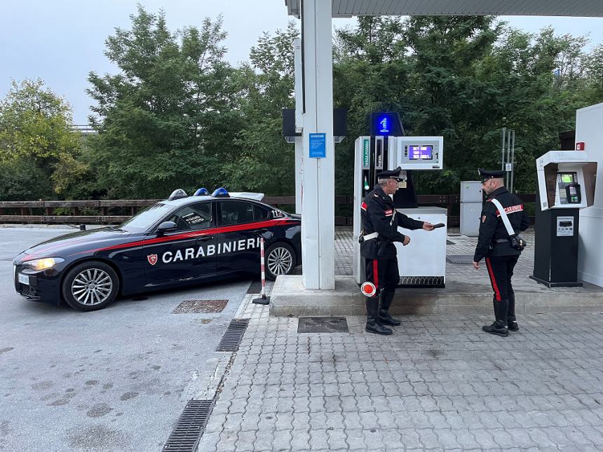 I Carabinieri trovano un portafoglio con 1.900 euro e lo restituiscono al proprietario. 