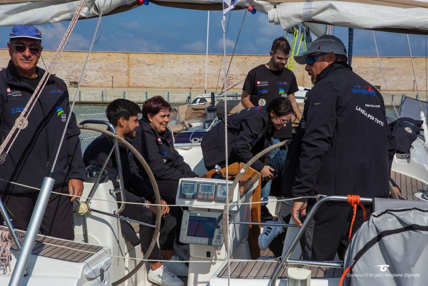 La gioia al ritorno dalla Barcolana di Sofia, Manuel, Francesco, Antonella e Nicola