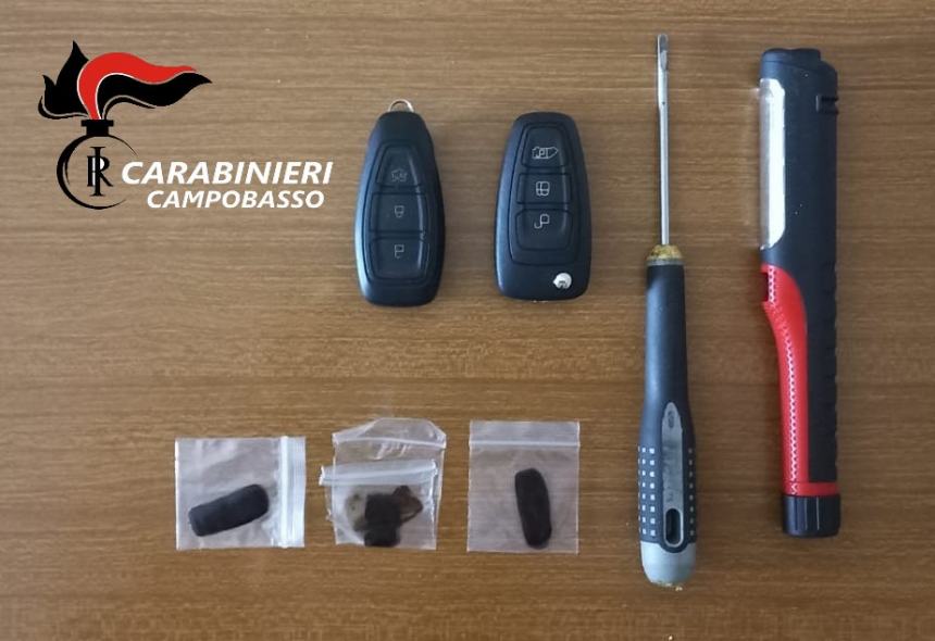 Ladro d'auto inseguito e arrestato dai Carabinieri