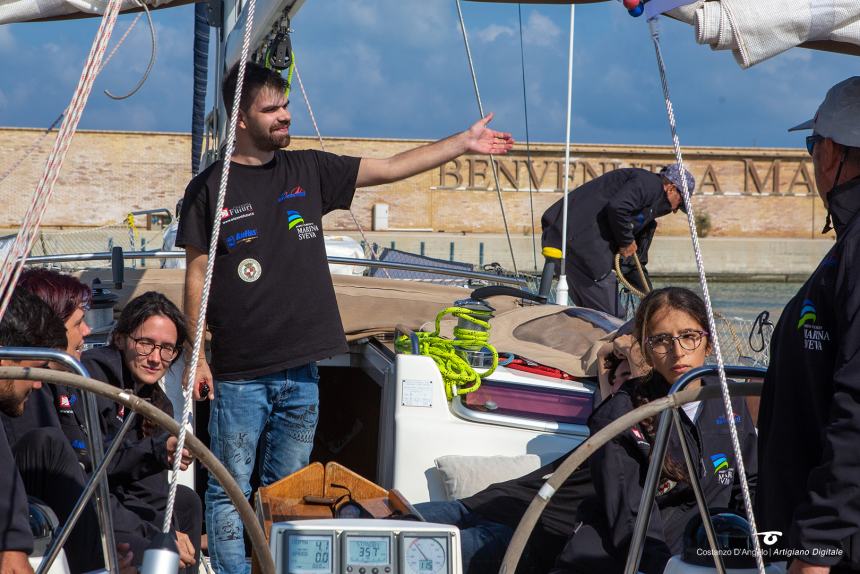 La gioia al ritorno dalla Barcolana di Sofia, Manuel, Francesco, Antonella e Nicola