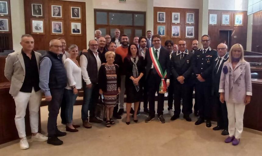 Benemerenza ad Antonella Mansi per la donazione di un accesso alla spiaggia di Punta Penna