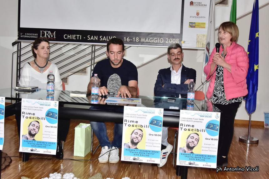 A San Salvo la presentazione del libro "Rime Toscibili" di Gino Bucci: un successo!
