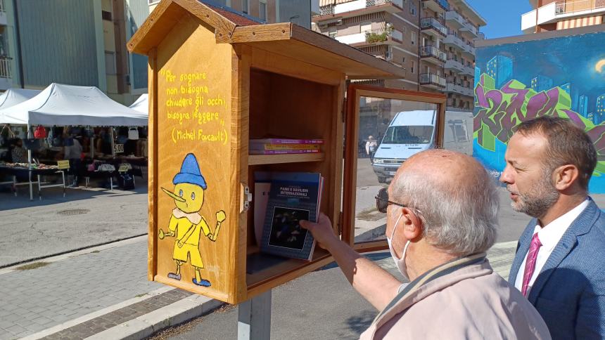 In memoria di Elisabetta Colangelo, la madre dona i suoi libri alla città
