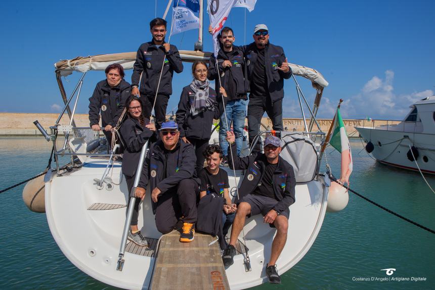 La gioia al ritorno dalla Barcolana di Sofia, Manuel, Francesco, Antonella e Nicola