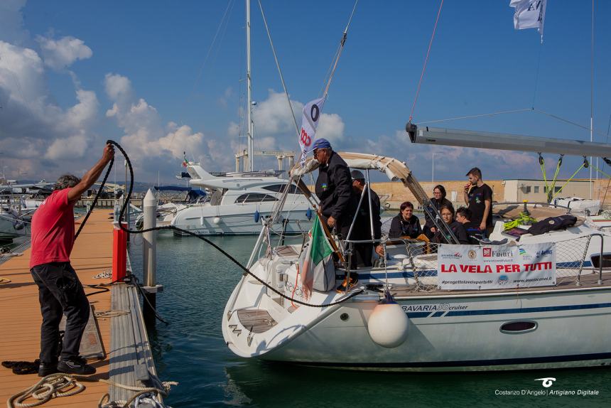 La gioia al ritorno dalla Barcolana di Sofia, Manuel, Francesco, Antonella e Nicola