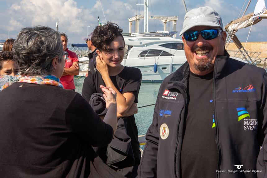 La gioia al ritorno dalla Barcolana di Sofia, Manuel, Francesco, Antonella e Nicola