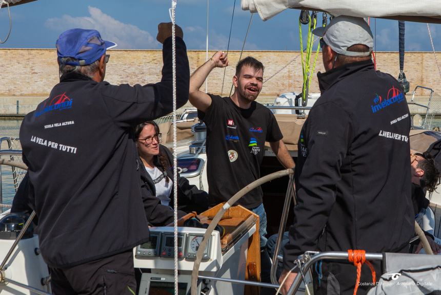 La gioia al ritorno dalla Barcolana di Sofia, Manuel, Francesco, Antonella e Nicola