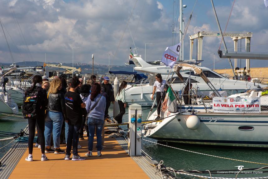 La gioia al ritorno dalla Barcolana di Sofia, Manuel, Francesco, Antonella e Nicola