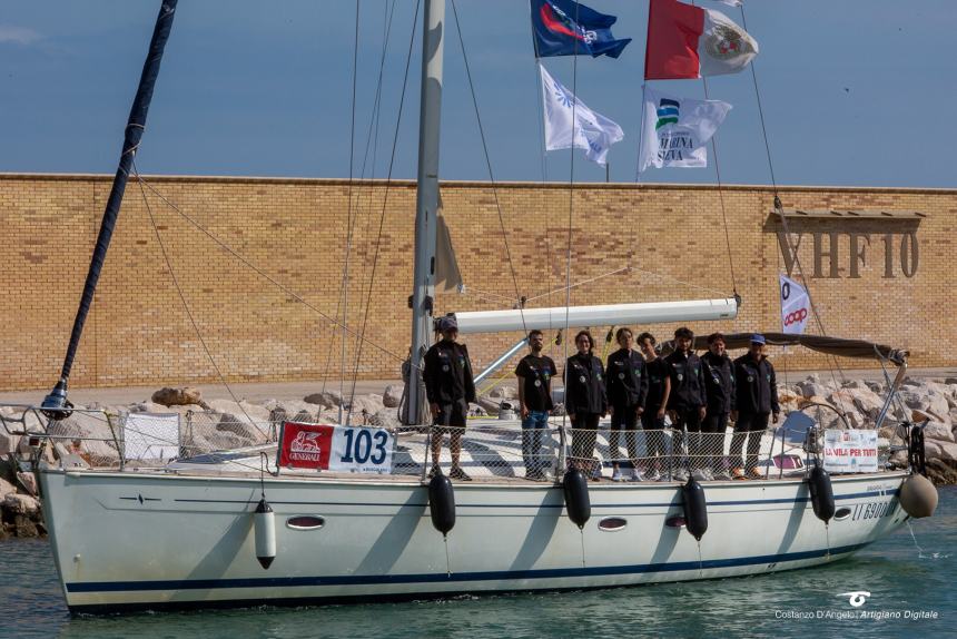 La gioia al ritorno dalla Barcolana di Sofia, Manuel, Francesco, Antonella e Nicola