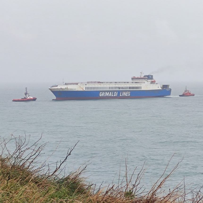 Al porto di Vasto attracca la Grimaldi Lines, la nave più lunga mai giunta nello scalo 