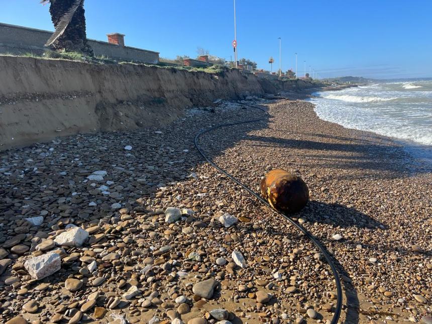 A Casalbordino spiaggia inghiottita dal mare, emergenza sia sul lungomare sud che quello nord