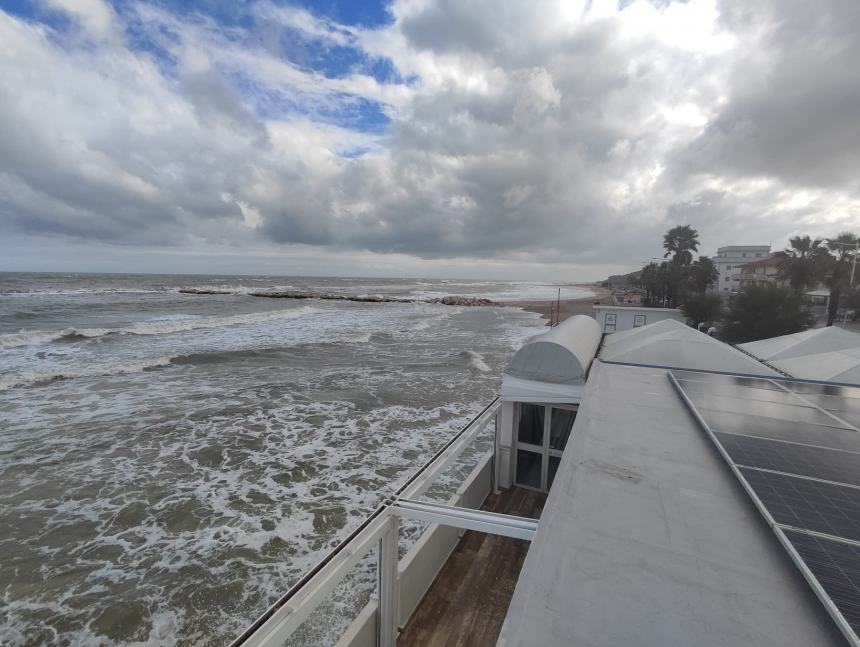 A Casalbordino spiaggia inghiottita dal mare, emergenza sia sul lungomare sud che quello nord