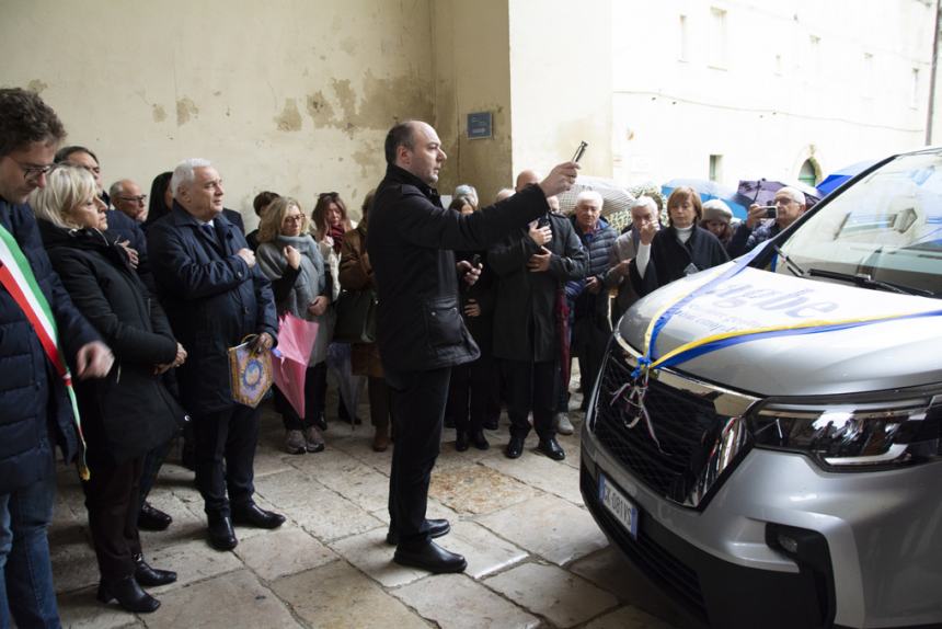 I Lions Clubs di Abruzzo, Molise e Marche hanno donato un nuovo pulmino all’Agbe