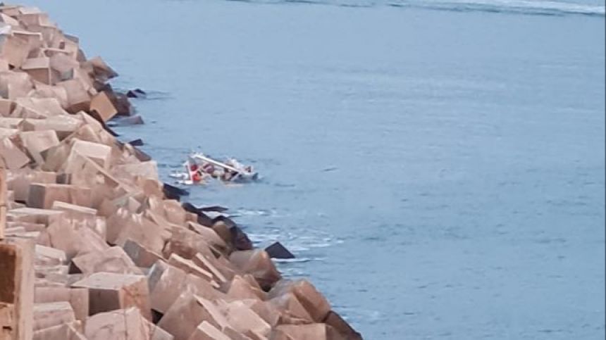 Peschereccio urta la banchina e affonda al porto di Vasto, equipaggio illeso
