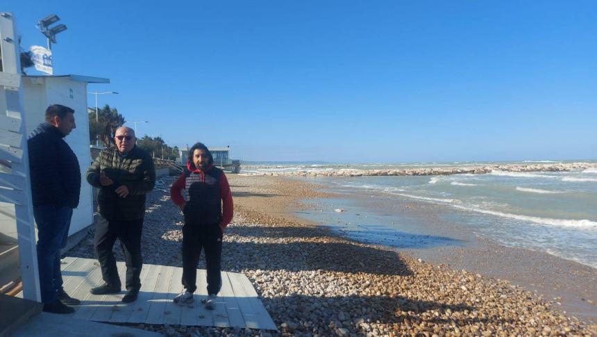 A Casalbordino spiaggia inghiottita dal mare, emergenza sia sul lungomare sud che quello nord