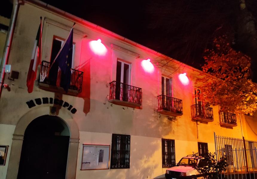 "Domani è troppo tardi", il Municipio di Guglionesi s'illumina di rosso
