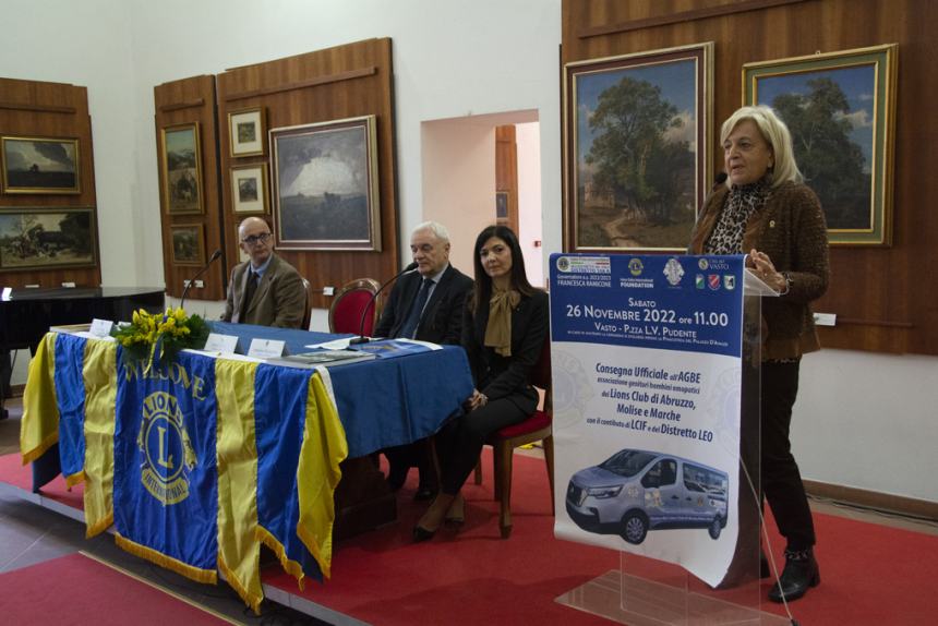 I Lions Clubs di Abruzzo, Molise e Marche hanno donato un nuovo pulmino all’Agbe