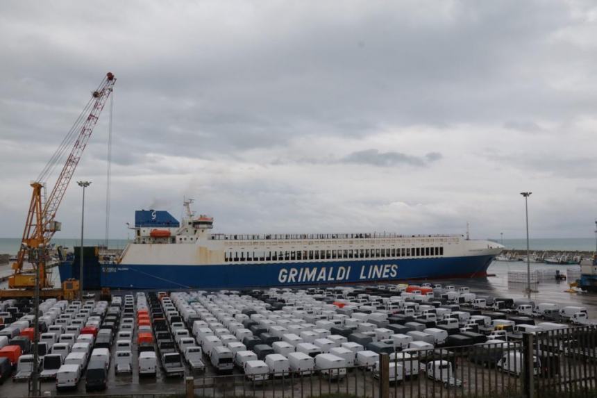 Al porto di Vasto attracca la Grimaldi Lines, la nave più lunga mai giunta nello scalo 